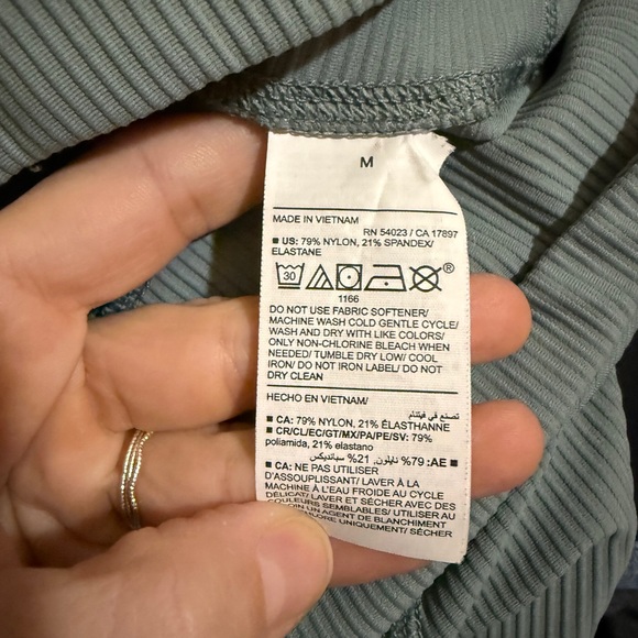 Old Navy Women's Ribbed High Rise Bike Shorts - Picture 5 of 5